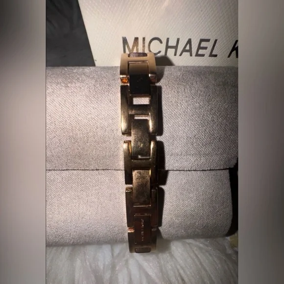 Michael Kors rose gold-tone watch pavé crystal dial bangle  display picture 1